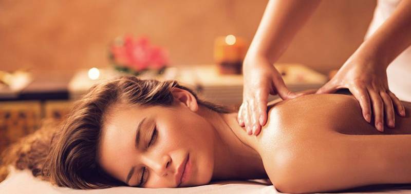 soins du corps en solo ou duo, pour homme et femme, le gommage du coprs et massage ayurvédique à Saint Gely du Fesc dans l'Hérault